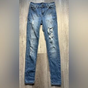 Fashion nova distressed skinny jean size 3